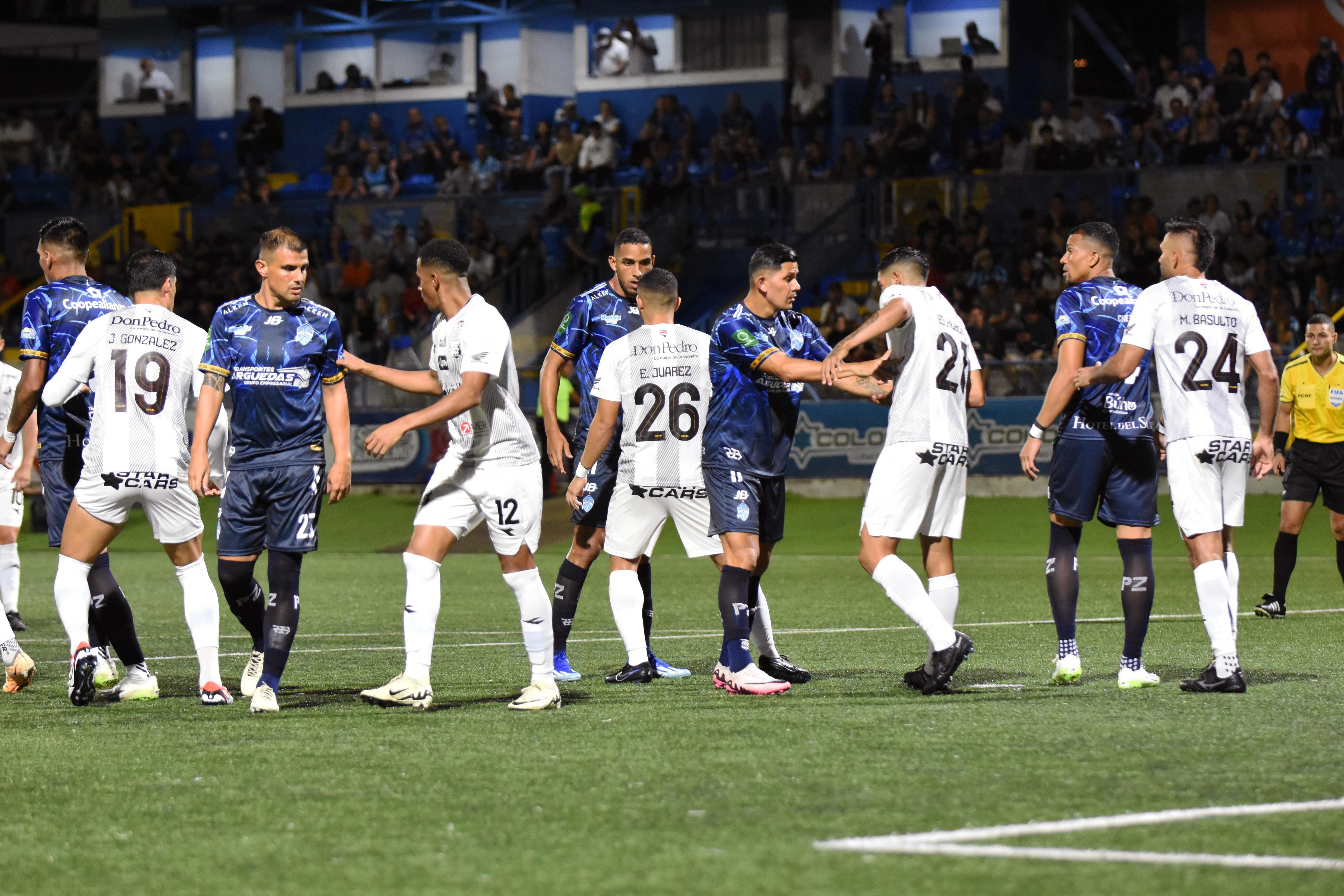 El partido entre Pérez Zeledón y Herediano convocó a bastante aficionados en las gradas del Estadio Municipal de Pérez Zeledón.