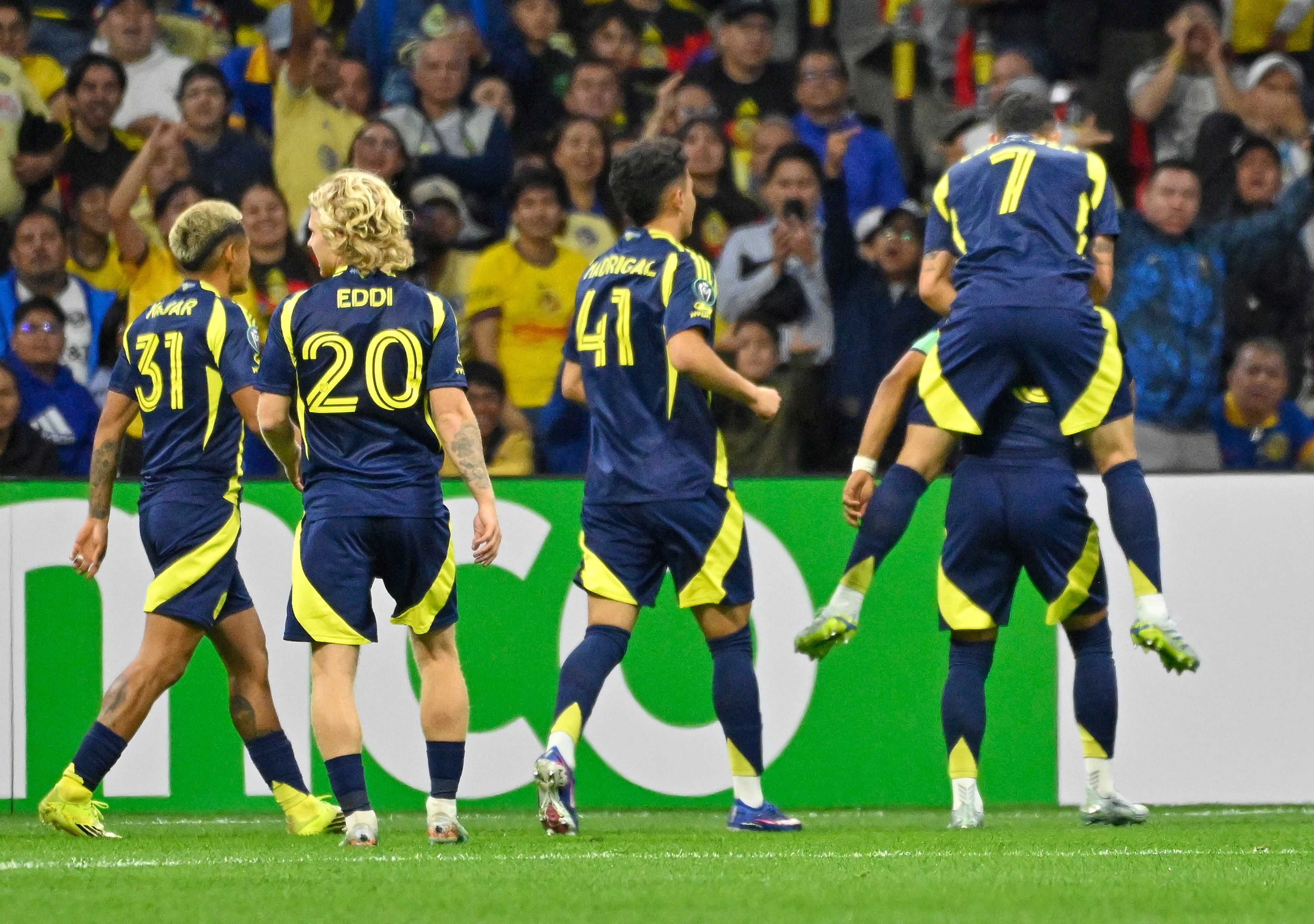 Warren Madrigal está viviendo una experiencia diferente en el Nashville SC. Su equipo le propinó una derrota al América en el Estadio Banorte, como ahora se llama el Estadio Azteca.