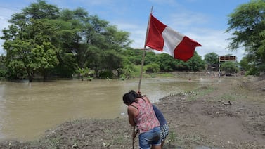 Aspirante presidencial peruano fue atacado a balazos en su auto