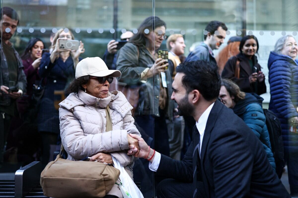 Zohran Mamdani ha enfocado su campaña en el costo de vida y ha tomado un acercamiento refrescante a la campaña, lo cual le ha granjeado críticas del establishment.