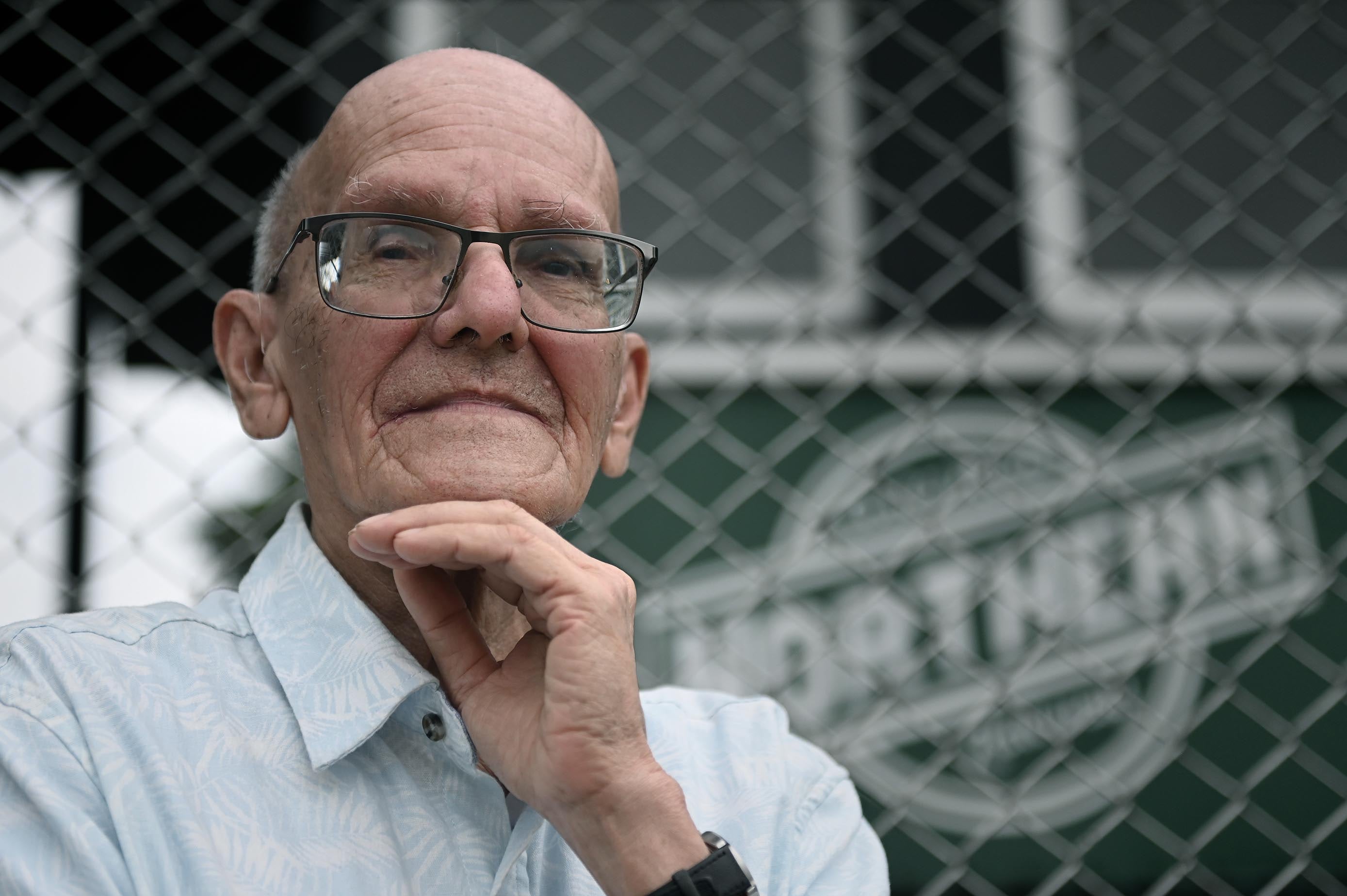 10 de junio del 2025. Estación de trenes del Atlántico, San José. 10:30 hrs. Retratos de los escritores costarricenses Gerardo César Hurtado y Bernabé Berrocal para la Revista Dominical. En la foto: Gerardo César Hurtado. Foto; Albert Marín