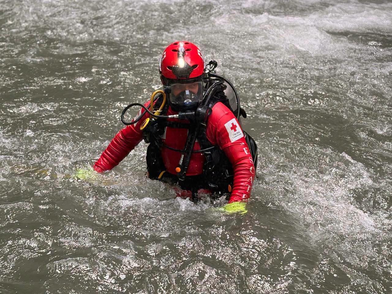 Cruzrojistas y Bomberos iniciaron este martes el cuarto día de búsqueda de Daniel Cubero Montero en San Lorenzo de Tarrazú.