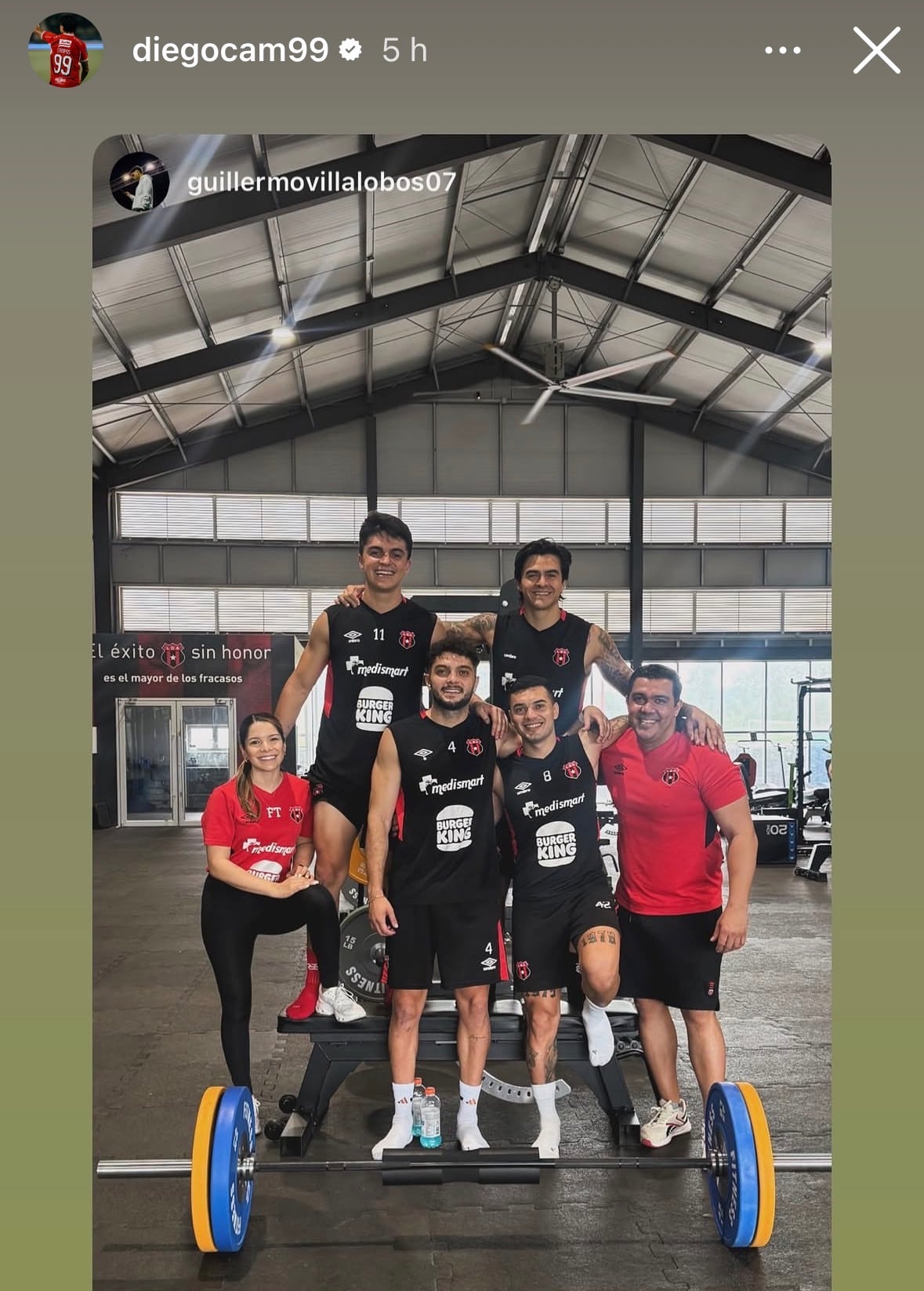 A inicios de julio, Guillermo Villalobos mostró en su Instagram una imagen junto a los fisios de Liga Deportiva Alajuelense, en el gimnasio del CAR con Santiago van der Putten, Malcon Pilone y Diego Campos.