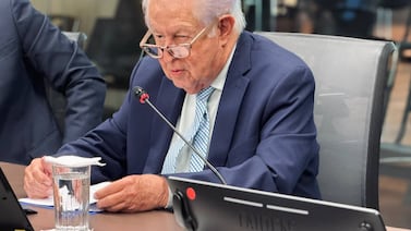 Exministro Fernando Naranjo cree que Costa Rica no necesita eurobonos en este momento y considera excesiva la emisión a nueve años