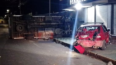 Serie de accidentes de tránsito esta madrugada: choques y vuelcos dejan siete heridos