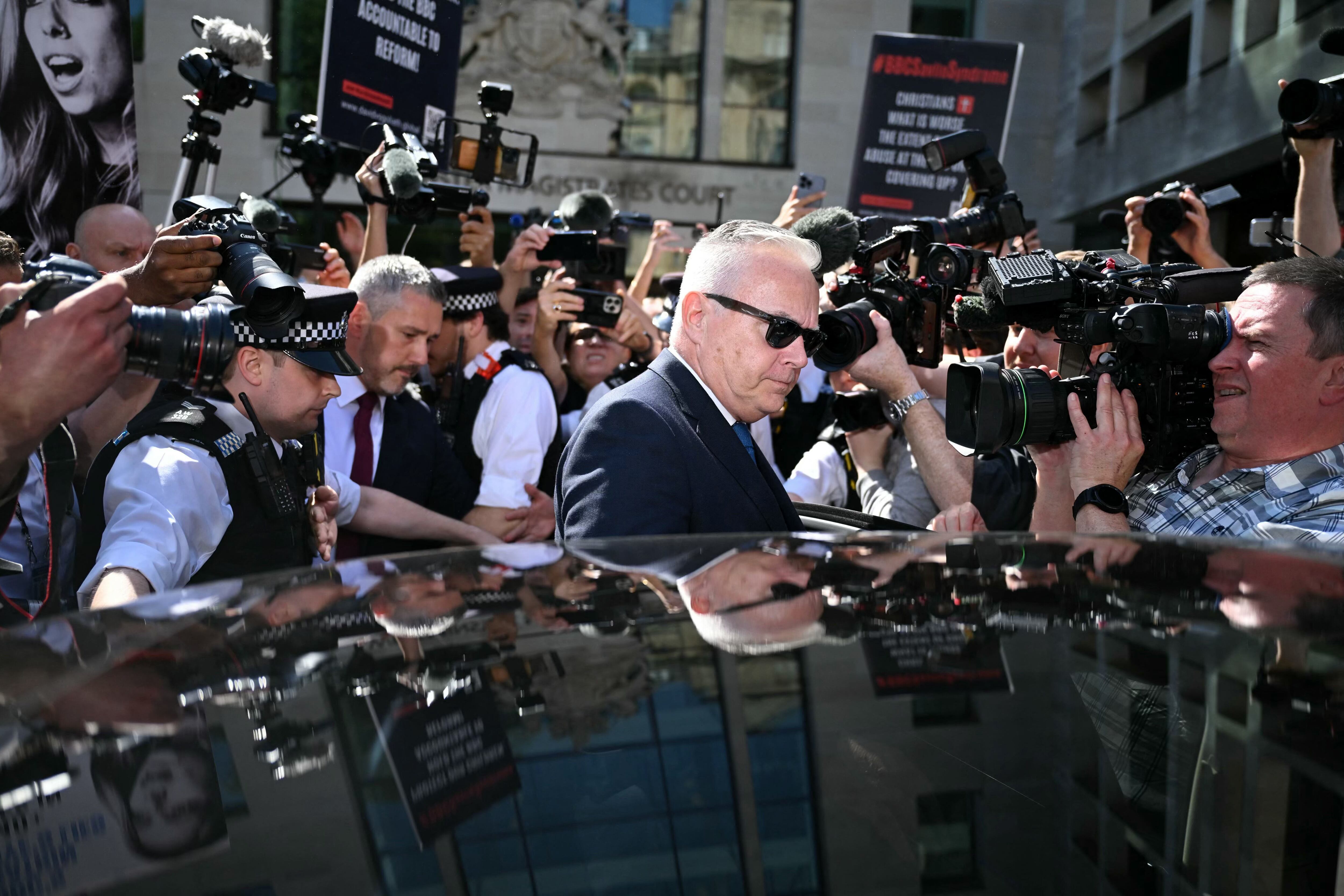 Huw Edwards, exfigura de la BBC, se declara culpable por delitos graves, afectando nuevamente la reputación de la cadena.