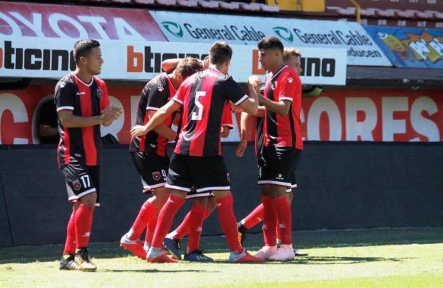 Líderes de la Liga de Ascenso trastabillan | La Nación