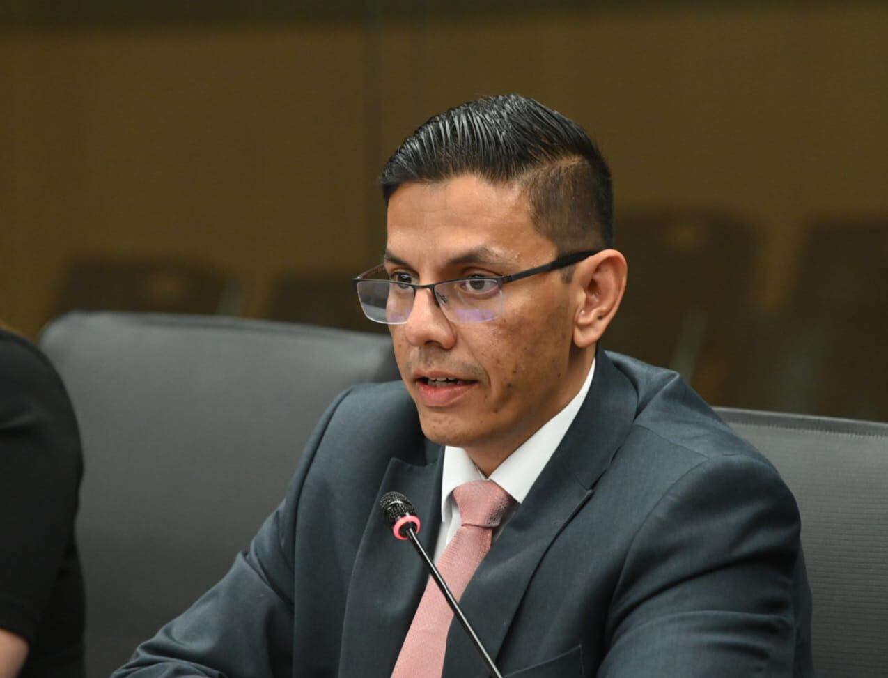 José Rafael Solano, jefe de la División Comercial de Telecomunicaciones del ICE, en la comisión investigadora del Sinart. Foto: Albert Marín