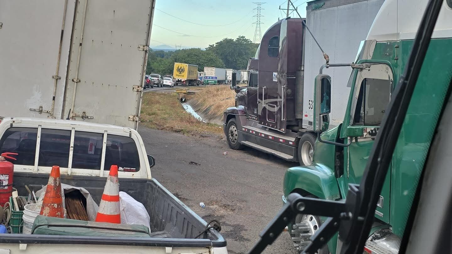 Largas presas entre Puntarenas y Guanacaste