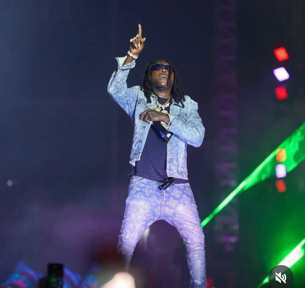 Fotos del jamaquino Vybz Kartel en concierto.