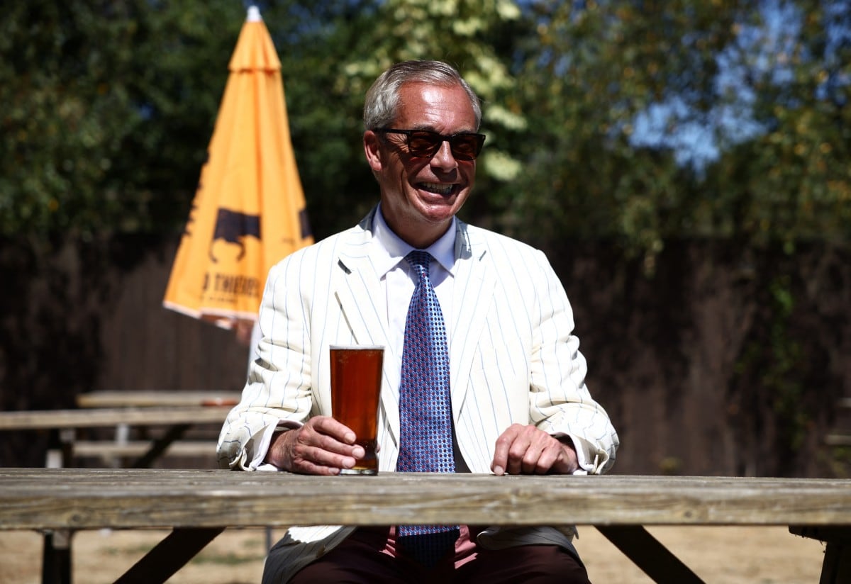 El líder de Reform UK, Nigel Farage, aspira a ser primer ministro, pero tuvo que renunciar a su escaño en el Parlamento porque se niega a explicar millonarias transferencias que recibió de un adinerado donante.