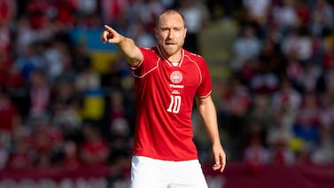 Christian Eriksen rompe el silencio tras desplomarse de nuevo en pleno partido con Dinamarca
