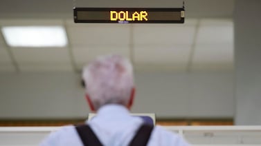 Precio del dólar sigue cayendo y toca un nuevo mínimo