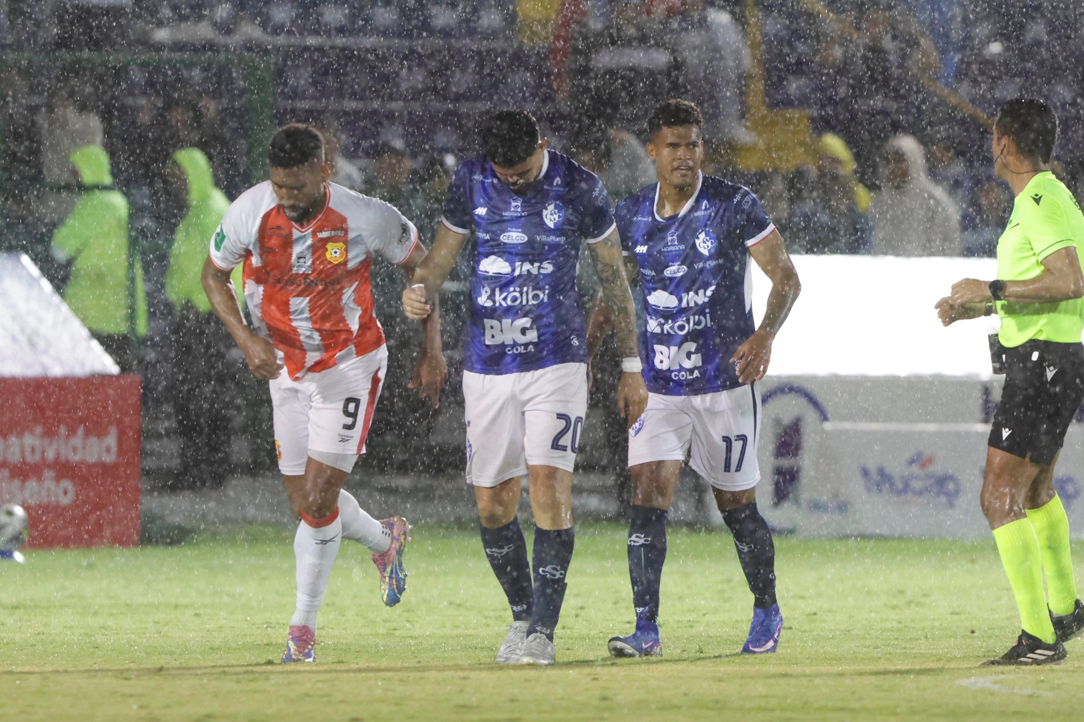 Cartaginés recibe pésima noticia: debe pagar enorme multa tras incidentes ante Herediano