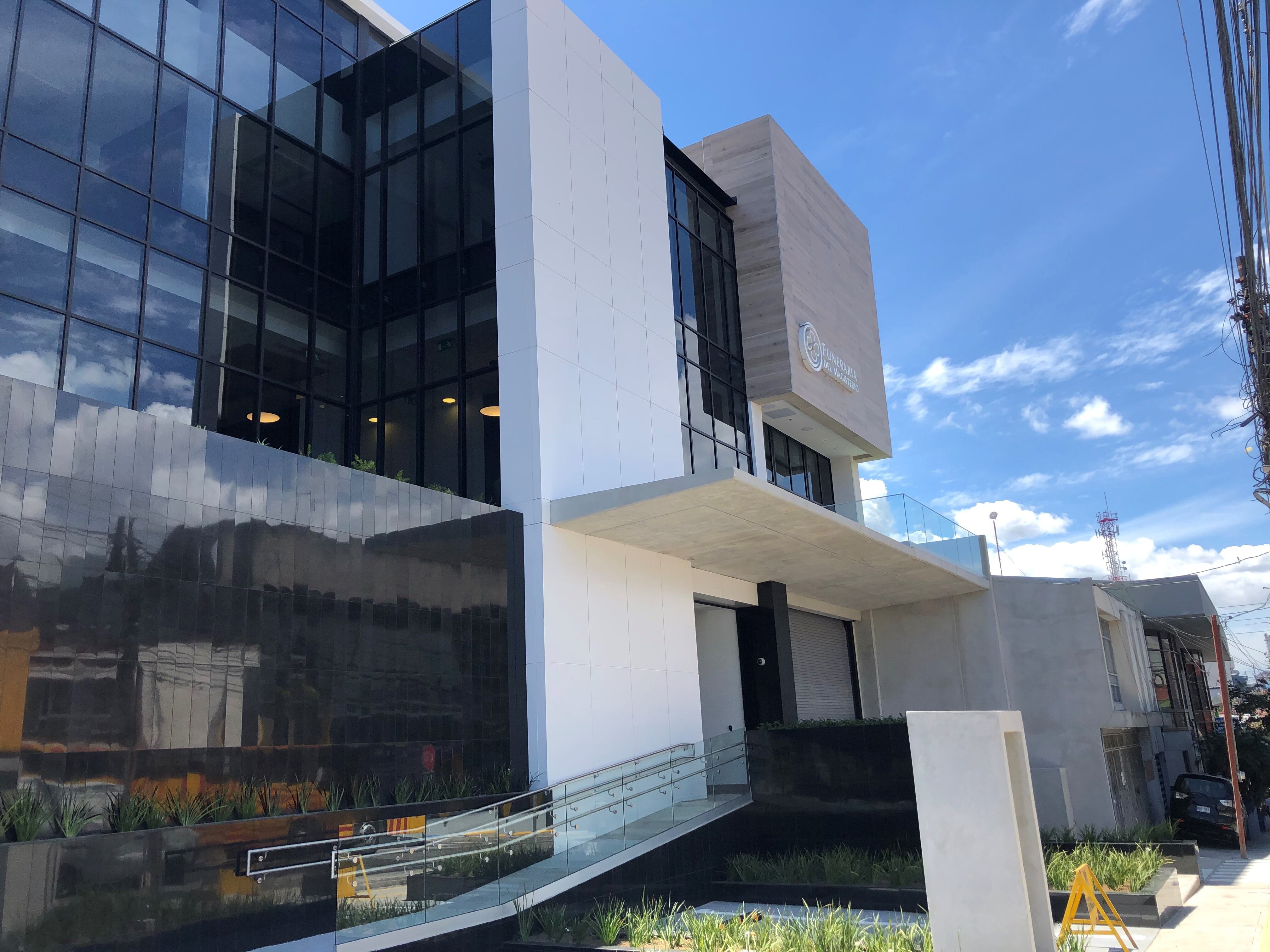 Las nuevas instalaciones de la Funeraria del Magisterio cuentan con seis salas de velación, salas privadas para las familias, recepción, morgue, cafetería con concepto bistró. Foto: Cortesía