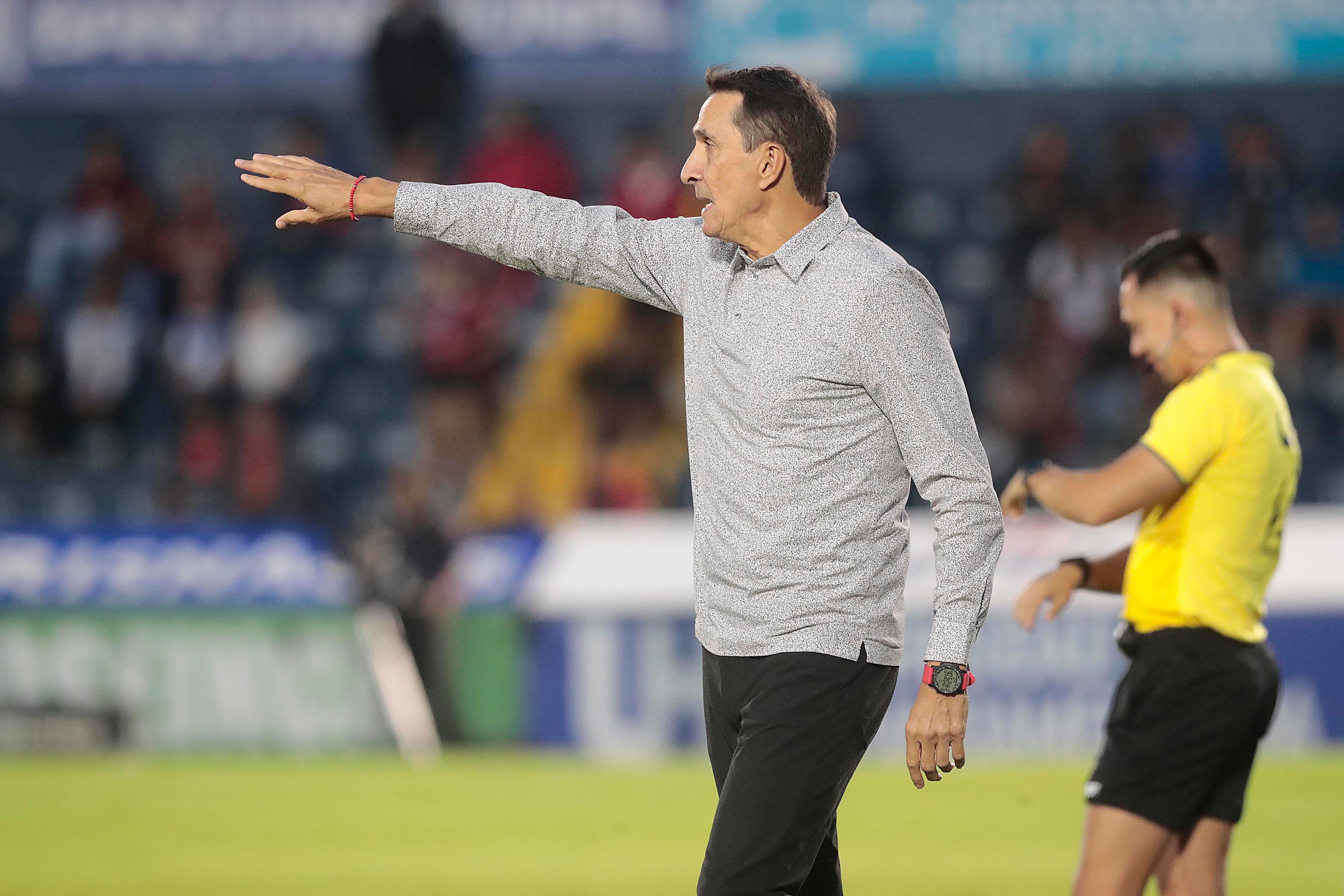 06/04/2024 Estadio Fello Meza, Cartago. El Club Sport Cartaginés recibió a la Liga Deportiva Alajuelense, en partido de la jornada 16, Torneo de Clausura, Copa Promérica 2024. Alexandre Guimaraes, director técnico de Alajuelense. Foto: Rafael Pacheco Granados