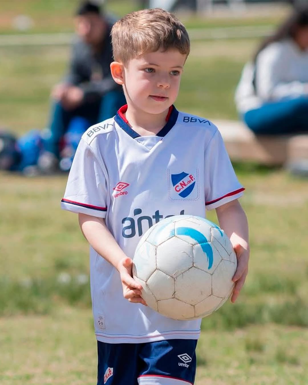 Gianfranco Presa, niño hincha del Nacional de Uruguay, murió por una infección bacteriana.