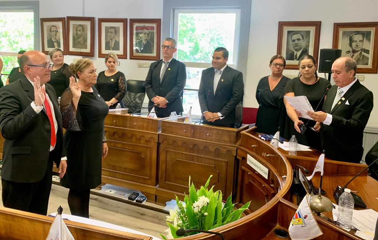 Francisco Sánchez Gómez, del partido cantonal Renovemos Alajuela; obtuvo la presidencia del Concejo Municipal. La liberacionista Mercedes Gutiérrez Carvajal ganó la vicepresidencia.