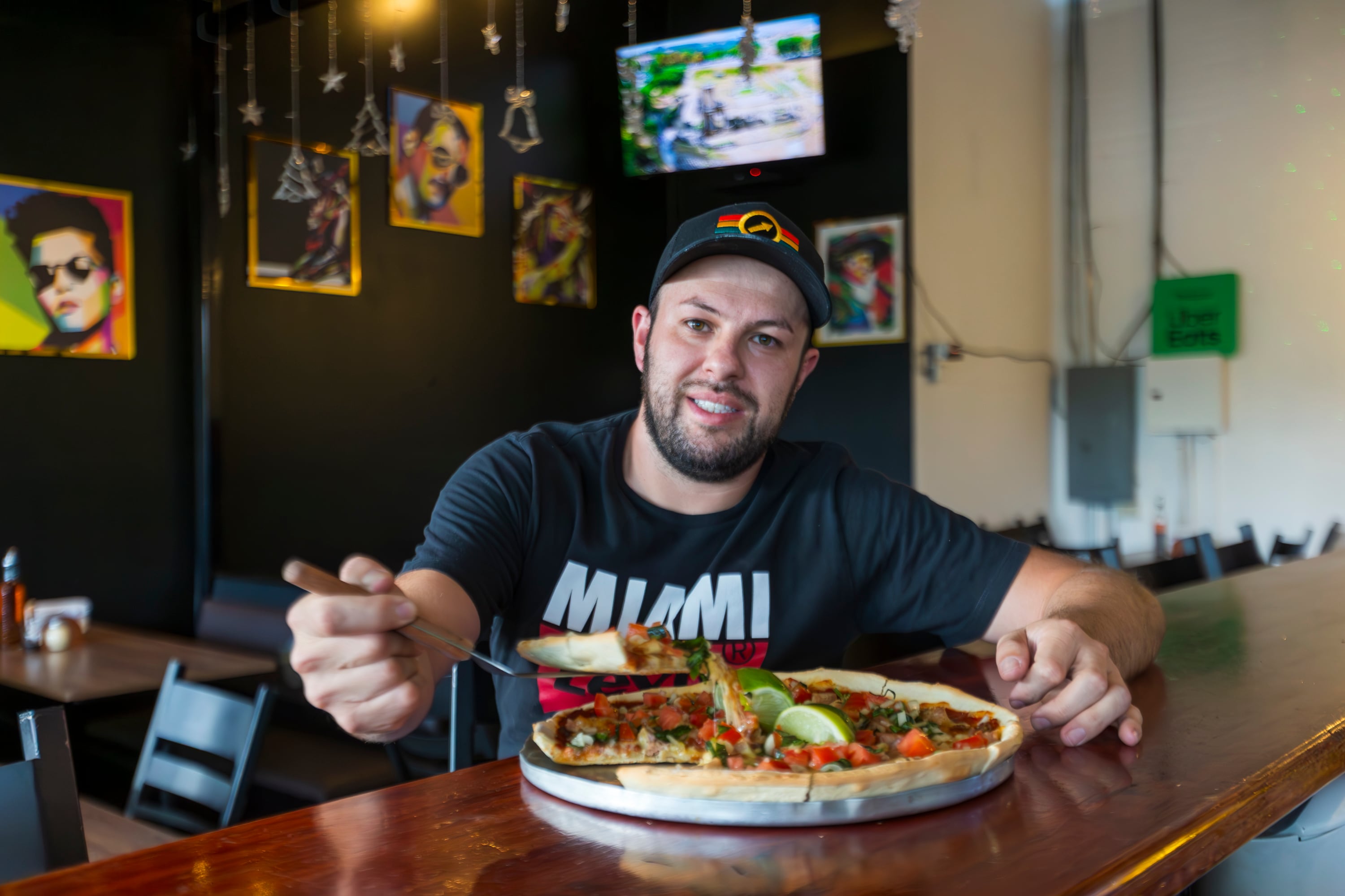 11/01/2024, San José, Granadilla Norte, entrevista al dueño de Piza House Jeffry Alvarez para la sección Tiempo Libre de La Teja.