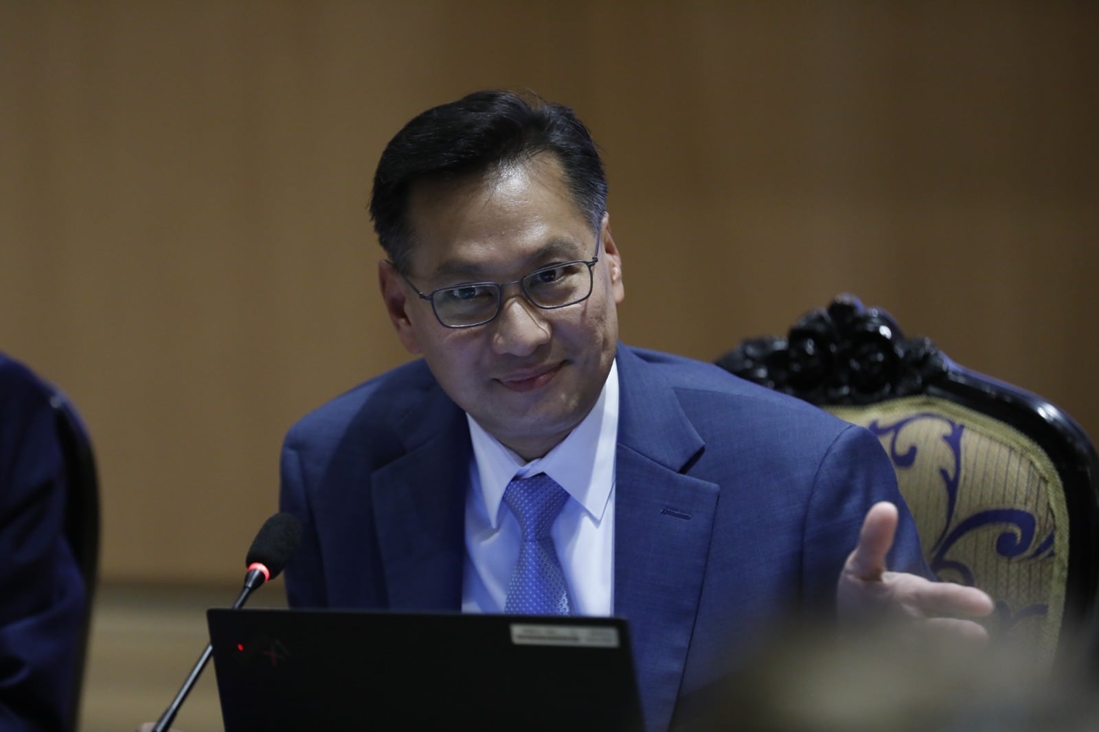 Varapat Chensavasdijai, director de la misión del FMI para Costa Rica y Centroamérica y los diputados