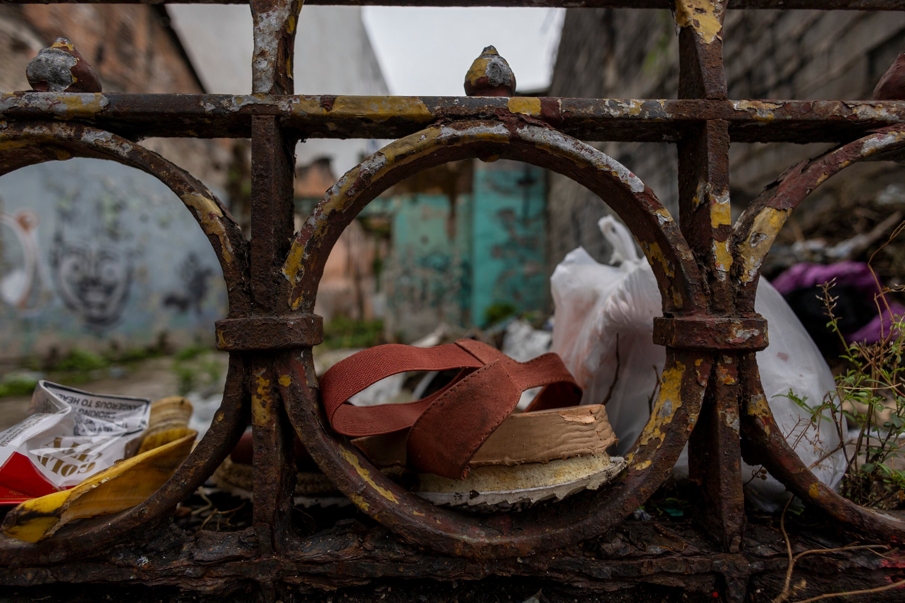 20/05/2025, San José, recorrido por avenida central y avenida segunda, para ver edificios que están desocupados o abandonados.