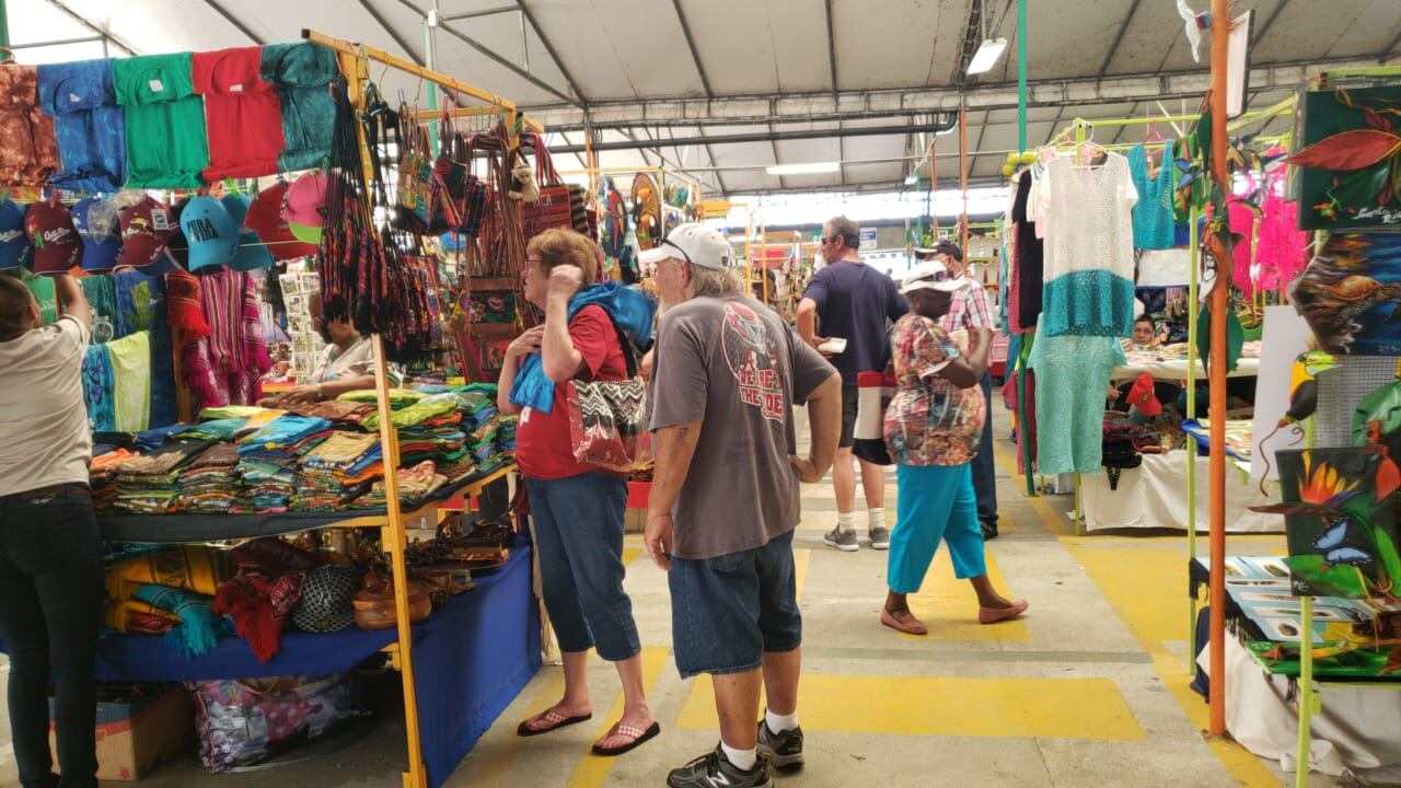 Llegada de turistas a Puerto Limón