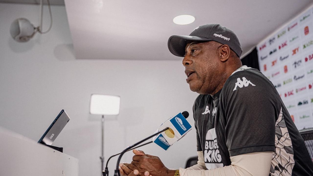 Hernan Medford en conferencia de prensa antes del clasico contra Alajuelense
