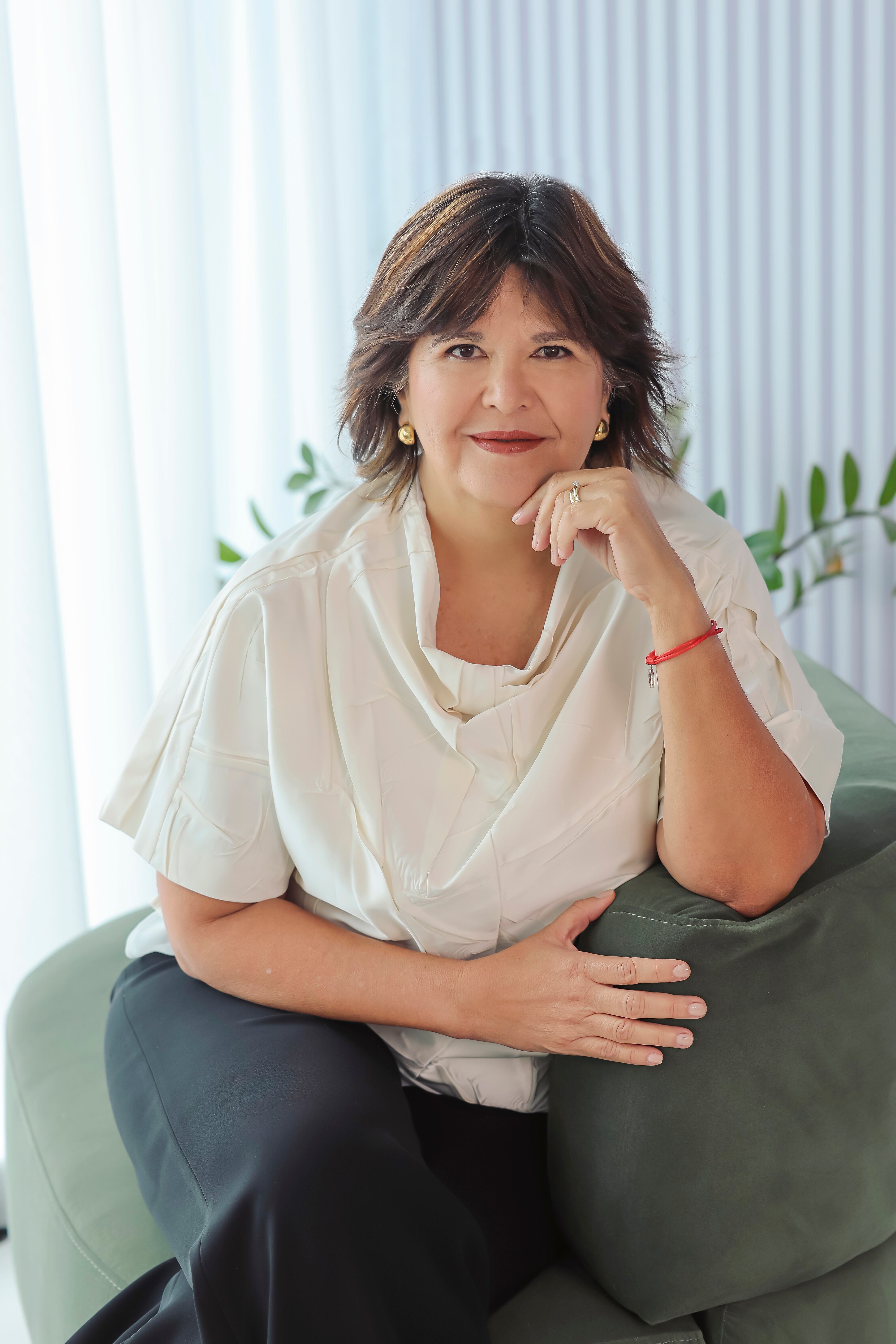 Patricia Centeno cuenta con casi 35 años de trabajar en Grupo Nación. Su carrera en la empresa inició en 1991. Aunque cuenta que prefiere el bajo perfil, manifestó sentirse sorprendida y muy agradecida con el premio otorgado por INCAE.