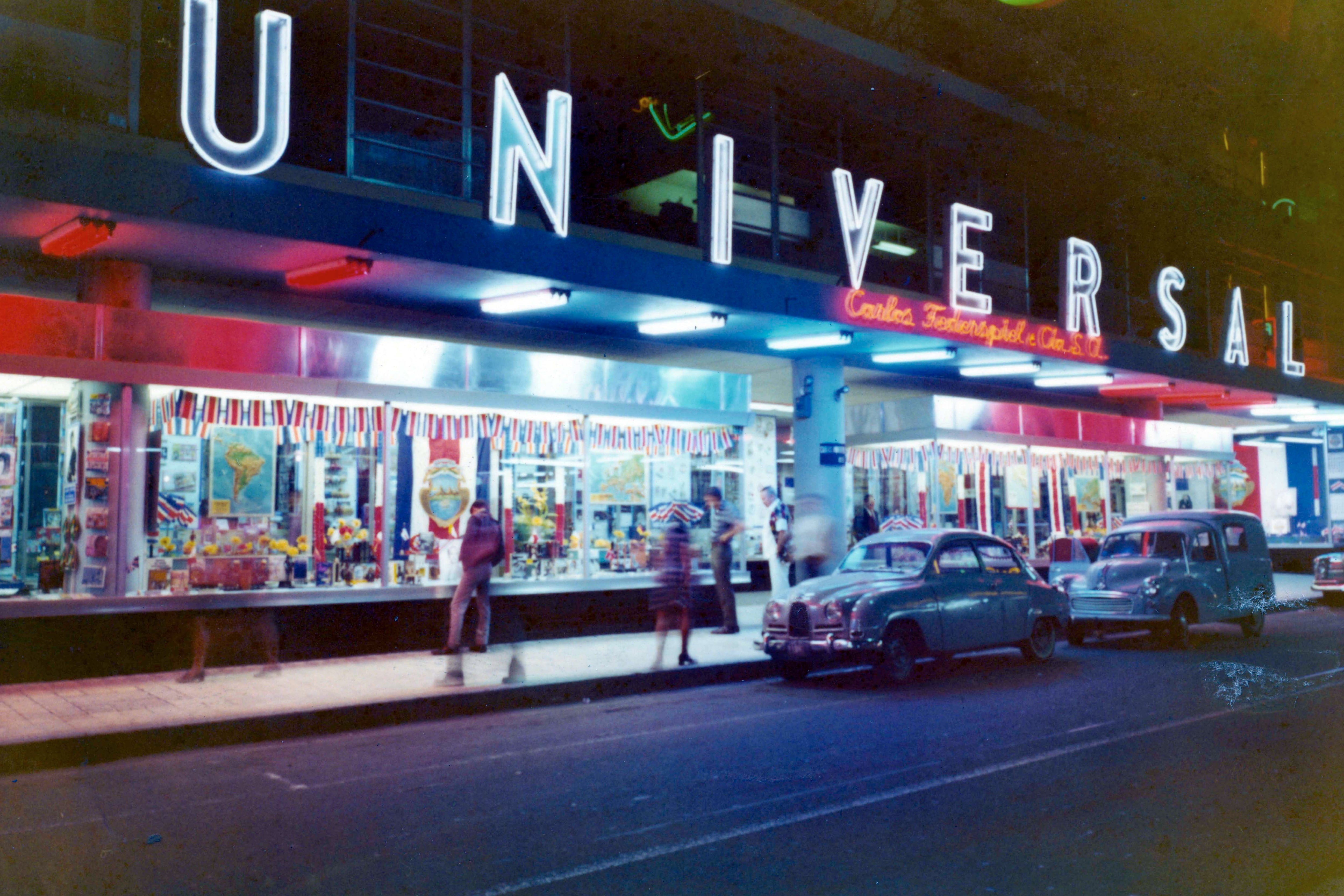 Universal: 100 años de soñar frente a la vitrina