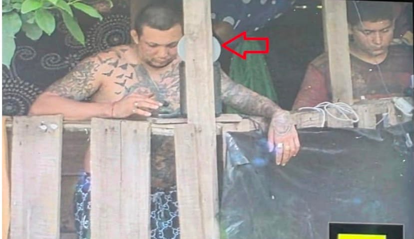 Agentes de la Unidad de Vigilancia y Seguimiento (UVISE) del OIJ, captaron a alias Guato en una cabaña que construyó en una zona montañosa de Valle la Estrella en Limón, en compañía de un sujeto desconocido por las autoridades.