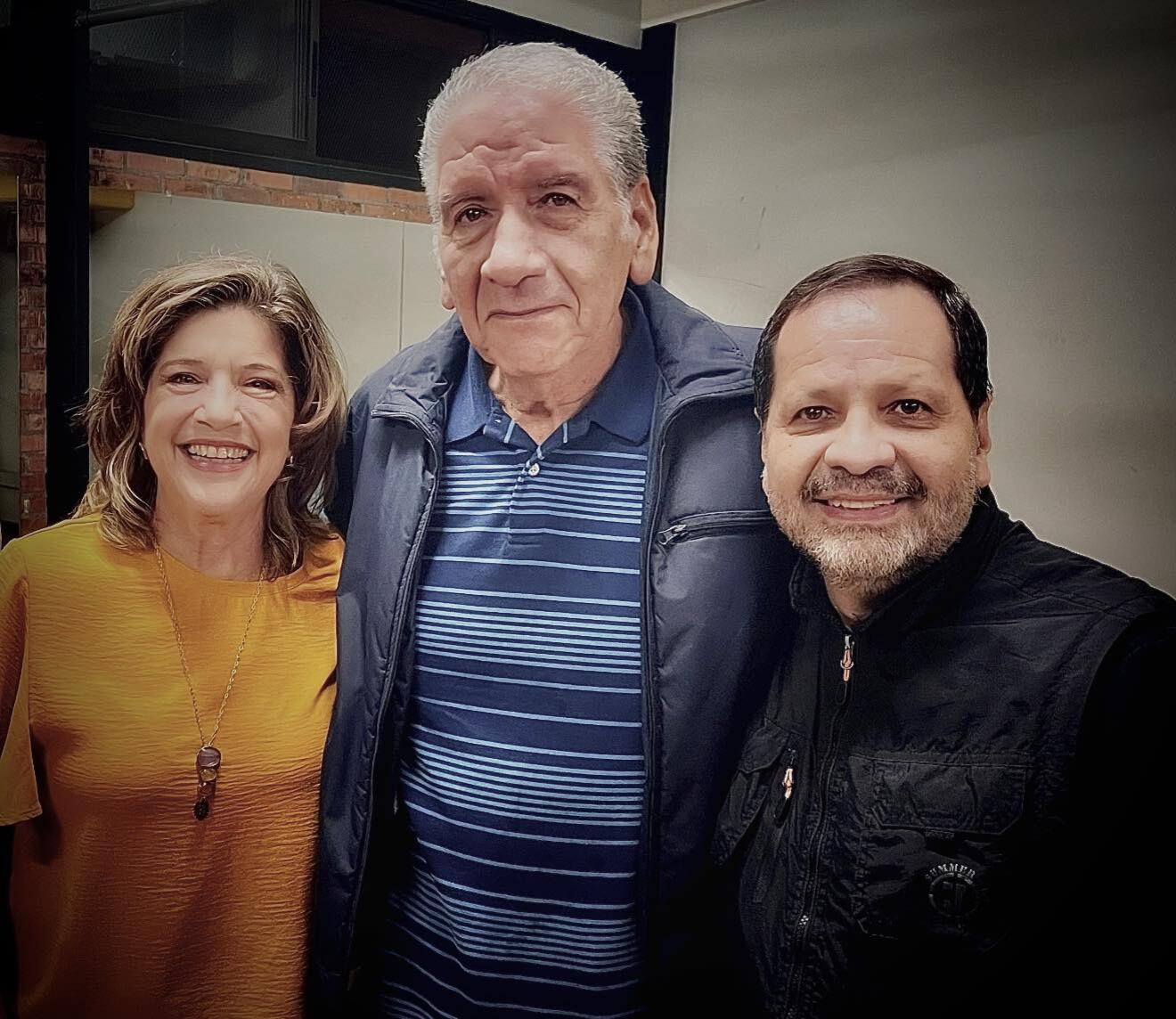 Elizabeth Watson, Enrique Valverde y Martín Valverde compartieron la última vez que el cantante y su familia estuvo en Costa Rica. Valverde recordará a su padre como un hombre que siempre hablaba de Jesús.