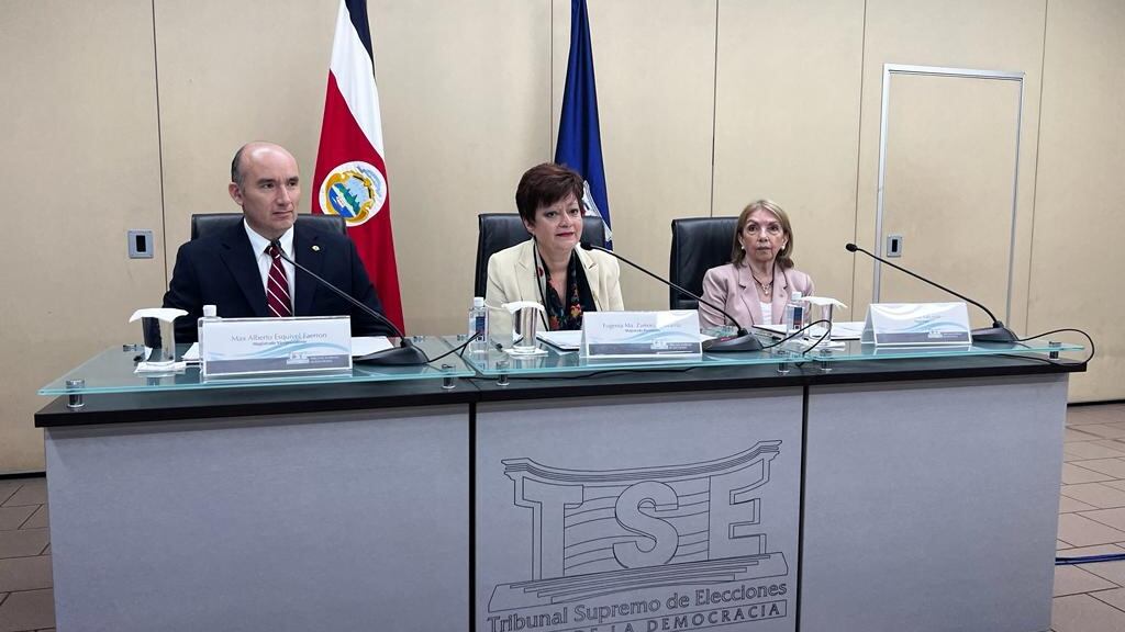 La presentación de las reformas la realizó en conferencia de prensa la presidenta del Tribunal Supremo de Elecciones, Eugenia Zamora, en compañía del vicepresidente Max Esquivel y la magistrada Zetty Bou.