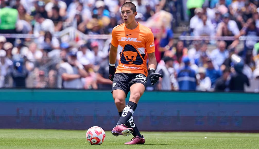 Rodrigo Parra tuvo un debut complicado en la Liga MX con Pumas.