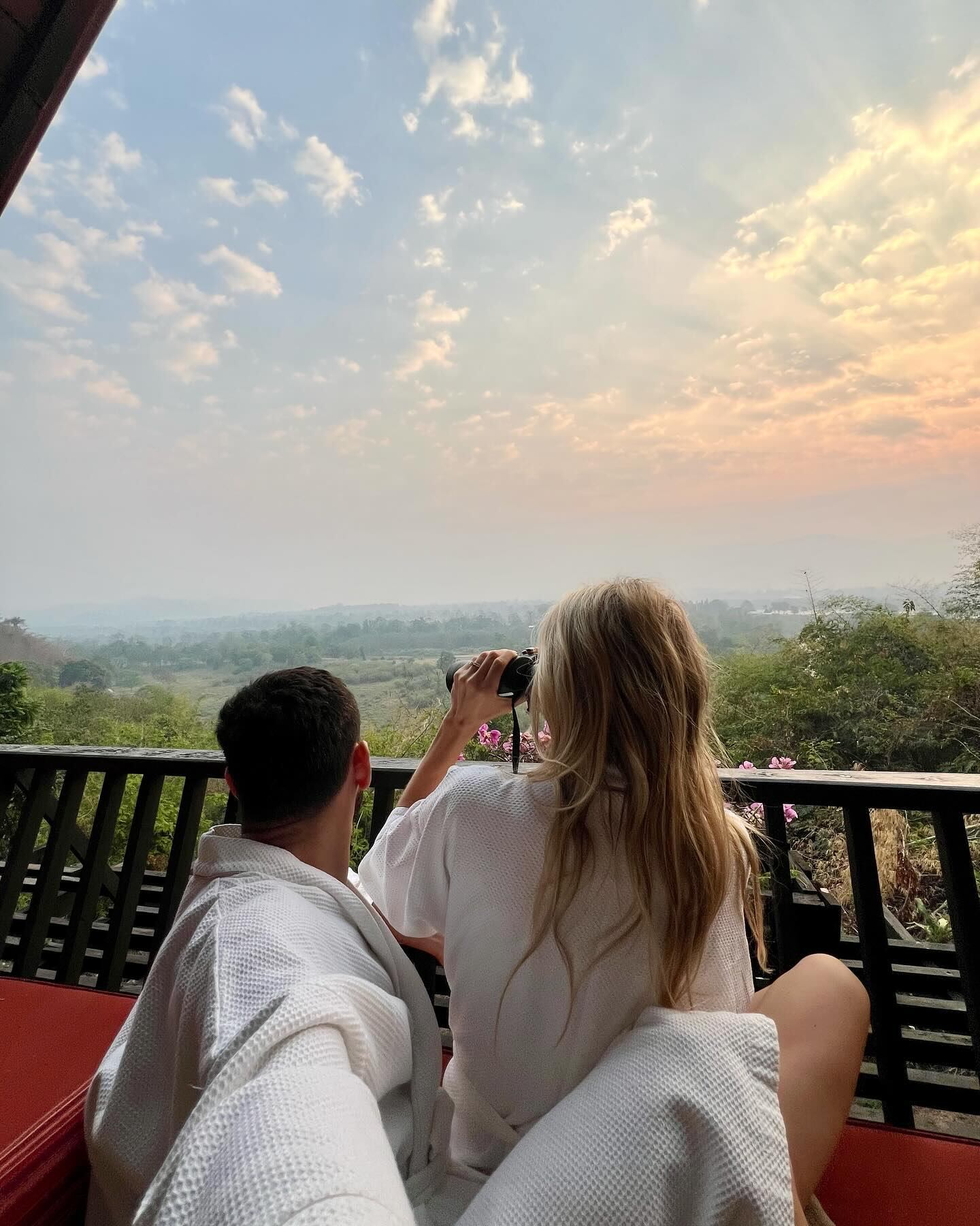 Leonora Jiménez y su esposo Mariano Herrera están de luna de miel en Tailandia.