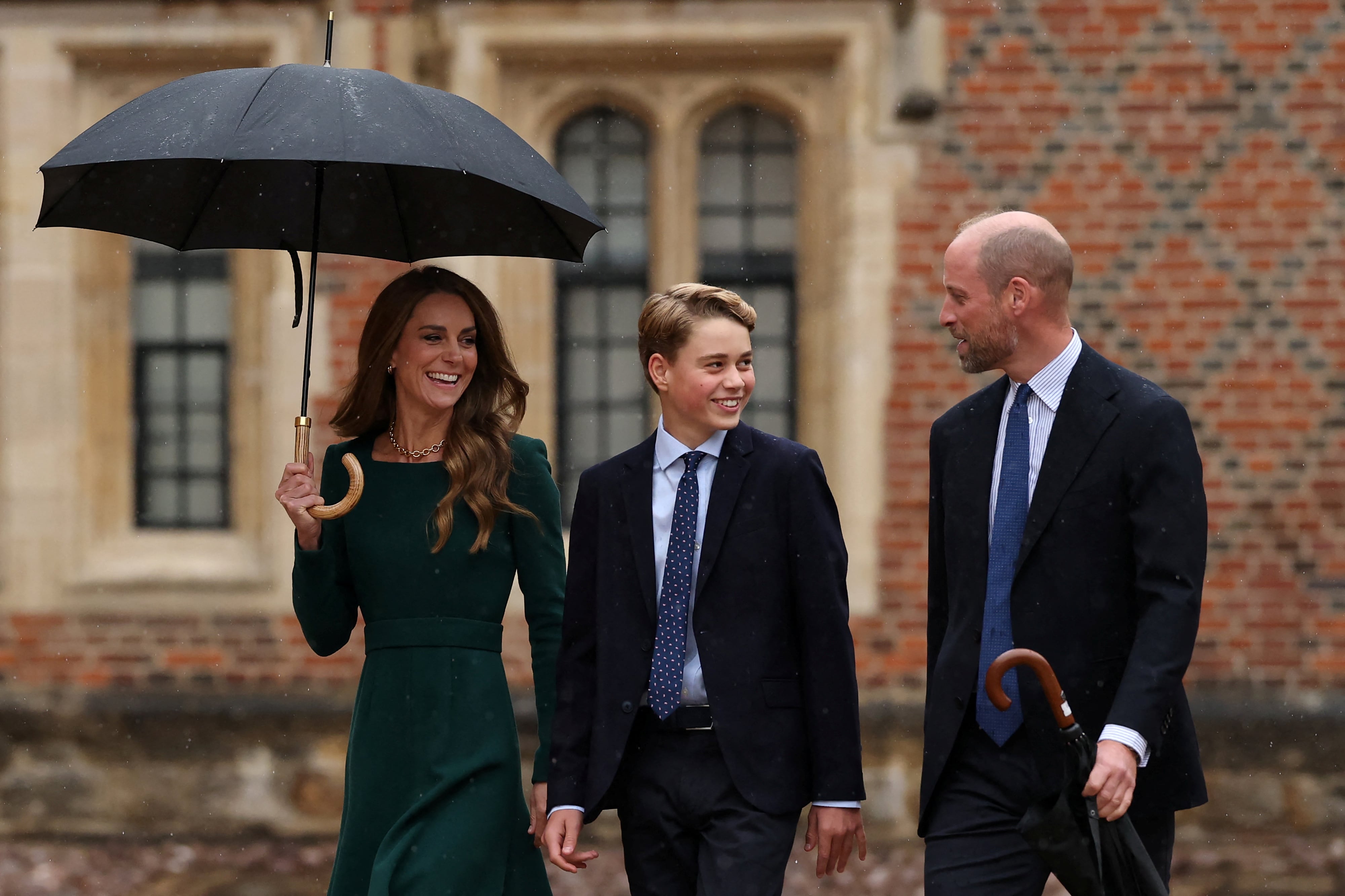 El segundo en la línea de sucesión al trono británico comenzó este martes una nueva etapa académica acompañado por sus padres.