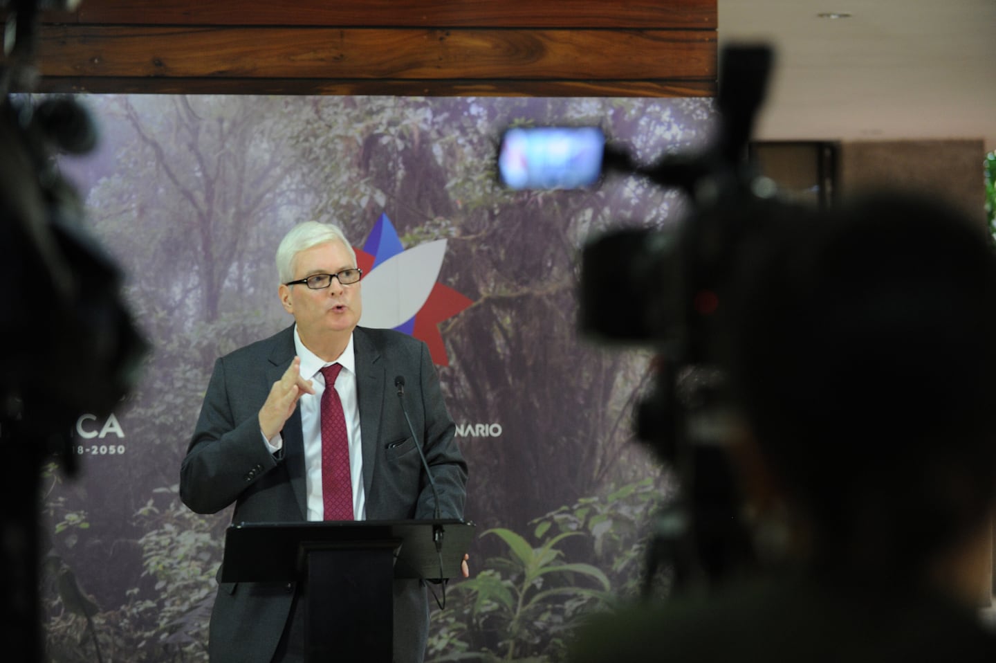 Embajadoras de carrera asumen direcciones de Cancillería tras escándalo |  La Nación