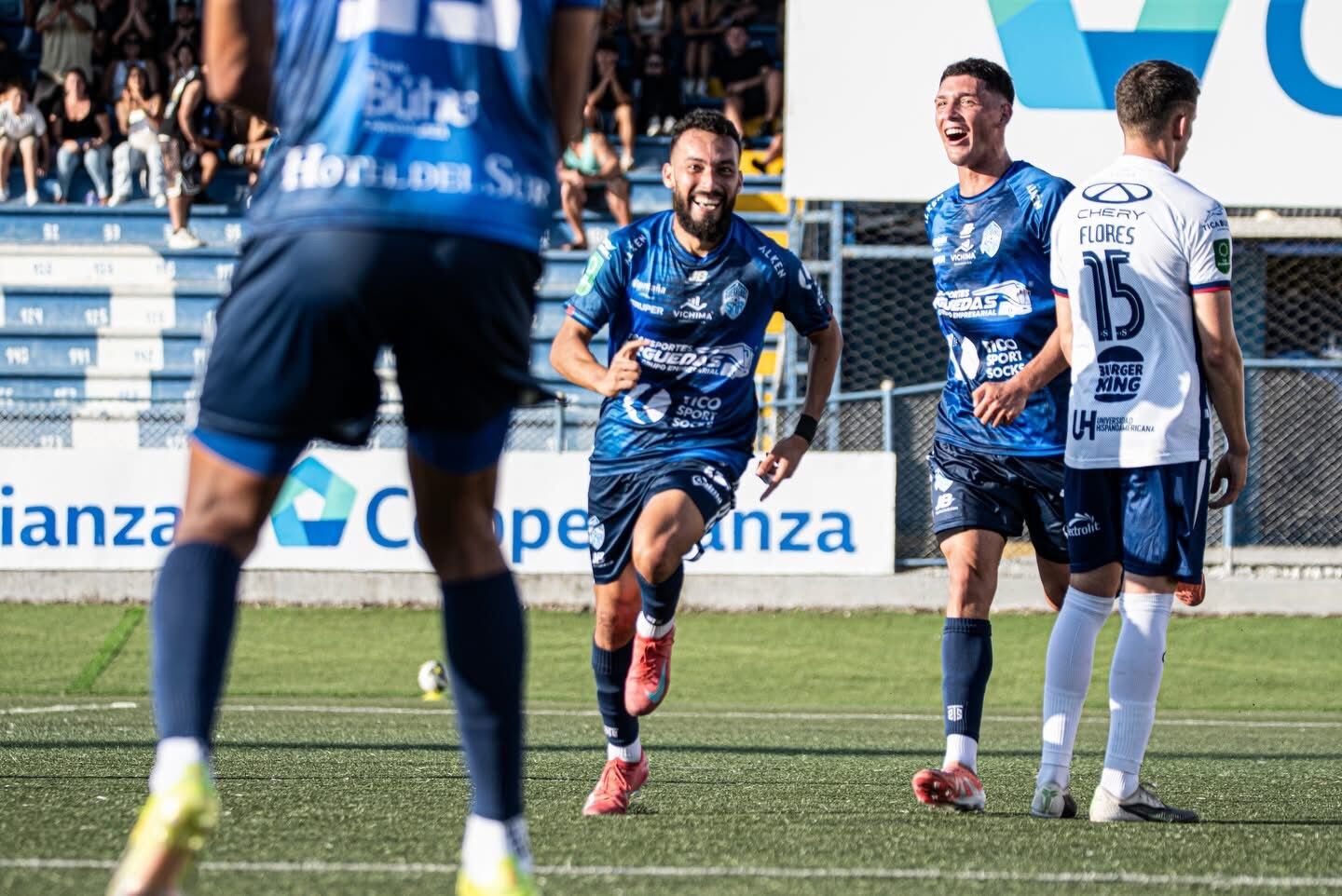 Un exjugador florense le arrebata el liderato al Cartaginés y se lo deja al  Herediano | La Nación