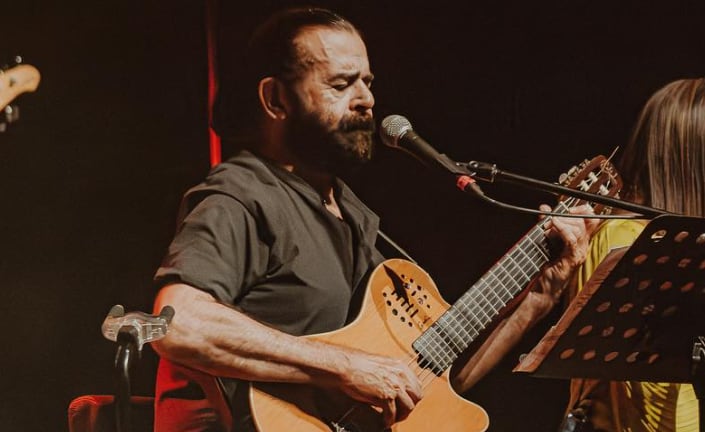 Adrián Goizueta, cantante, músico y dueño del grupo Experimental.