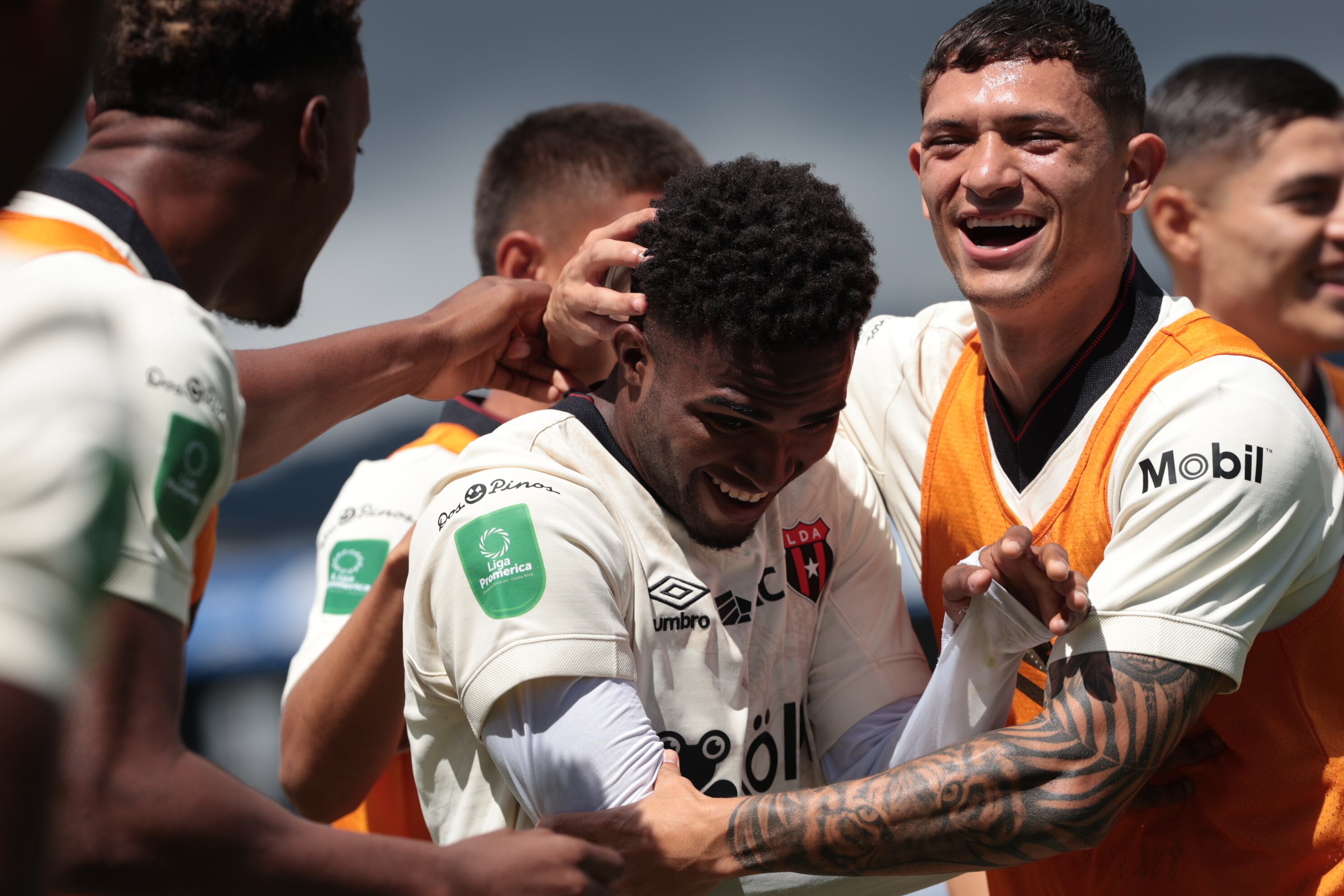 30/11/2025/ Juego entre Club Sport Cartagines vs Liga Deportiva Alajuelense por la fecha 17 del torneo apertura de l Liga Promerica en el estadio Fello Meza / foto John Durán