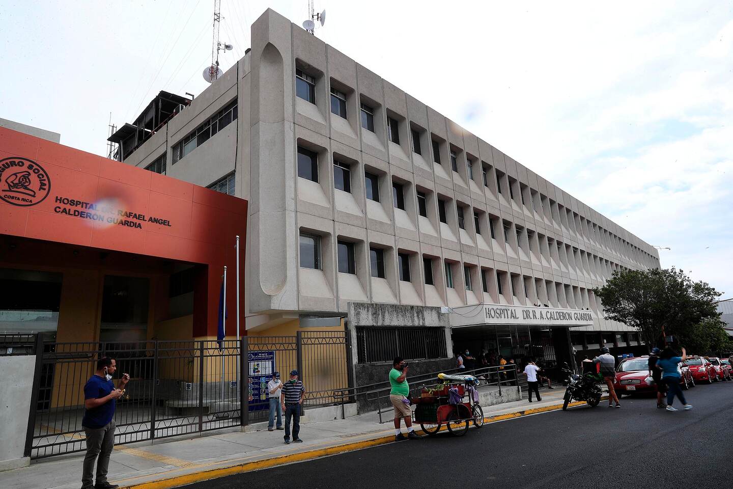 21/05/2021 San José. Hospital Calderón Guardia, fachadas, costado norte. Foto: Rafael Pacheco