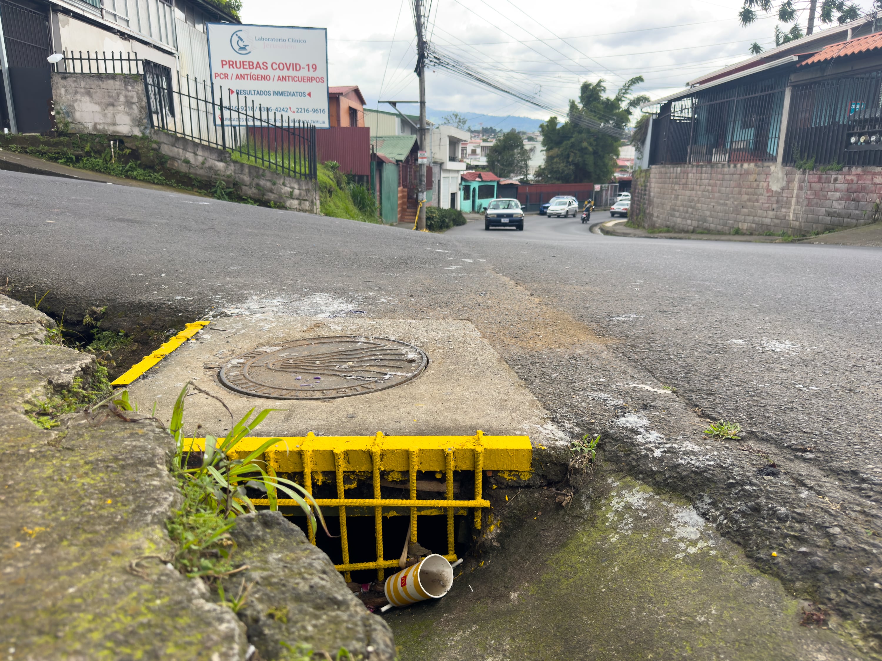 03/10/2025, San José, Guadalupe, Purral, fotografía de la alcantarilla donde cayó el niño de 5 años llamado Leandro Mangas, y que todavía no ha sido encontrado. Ya en dichas alcantarillas pusieron rejas para evitar futuros accidentes.
