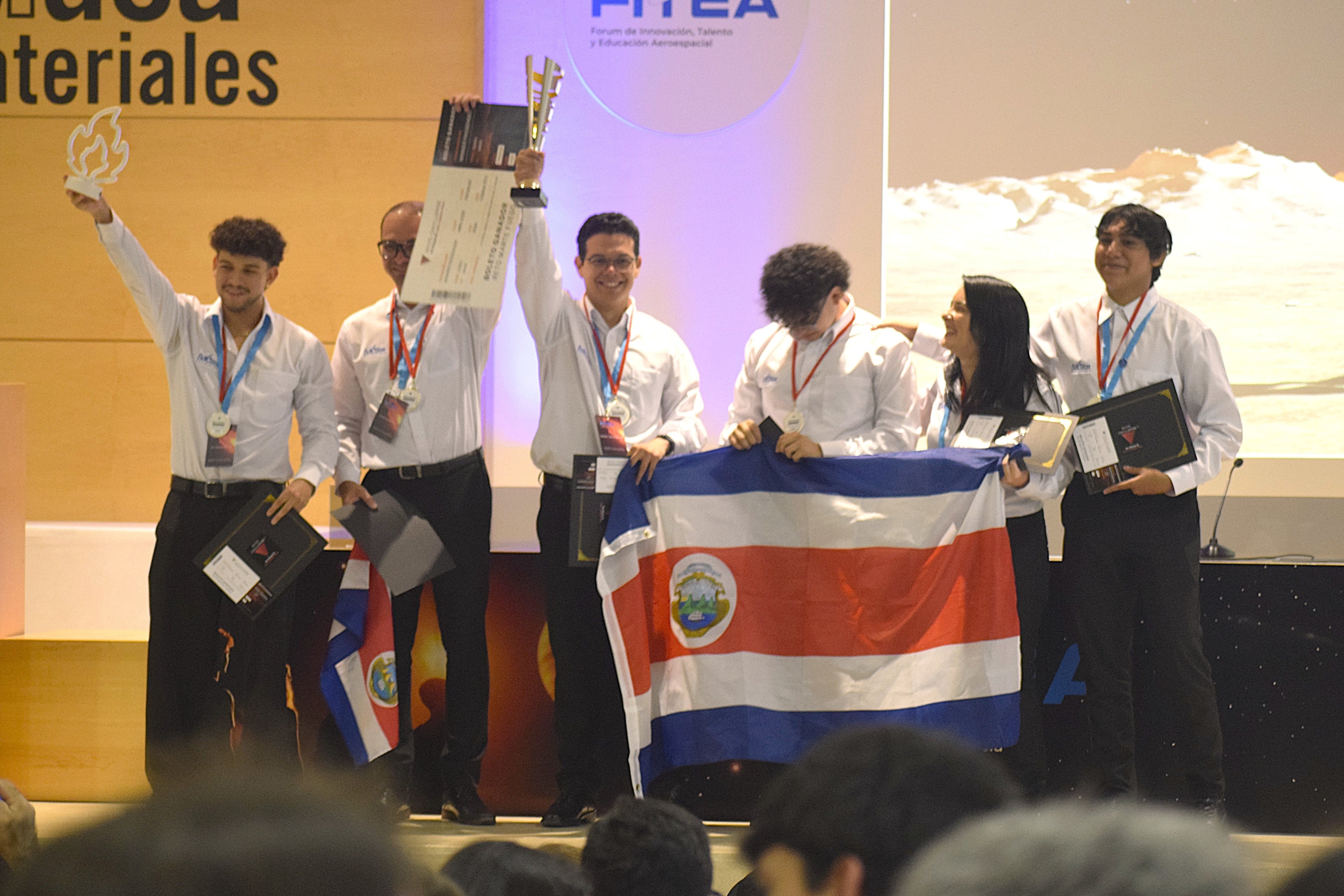 Un grupo de universitarios ticos ganó en Madrid el Reto Marte y como premio viajará a Houston para participar en una experiencia en la NASA.