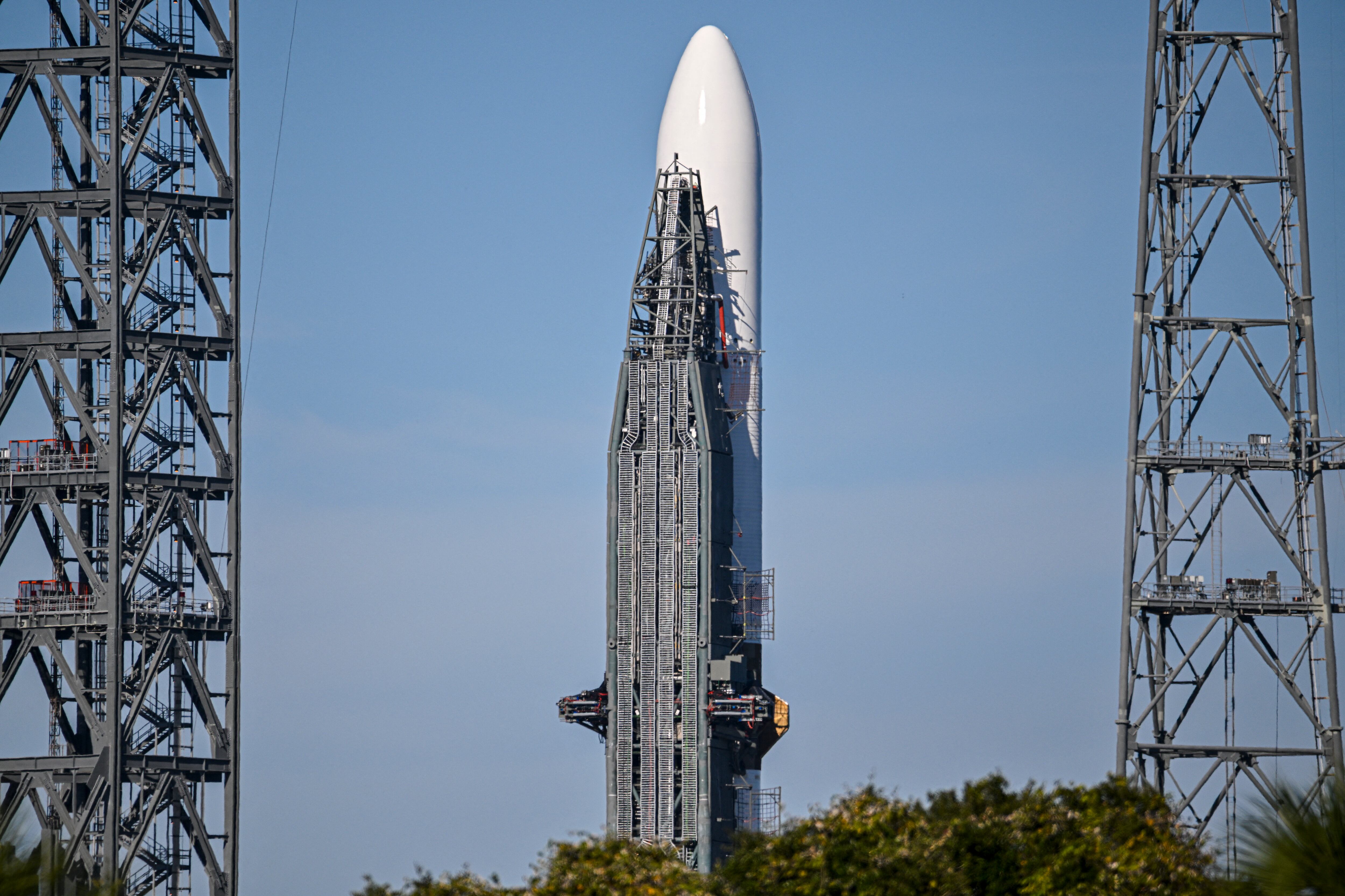 El telescopio Swift amenaza con caer a la Tierra. La NASA prepara una maniobra aérea para desviarlo antes de que impacte.