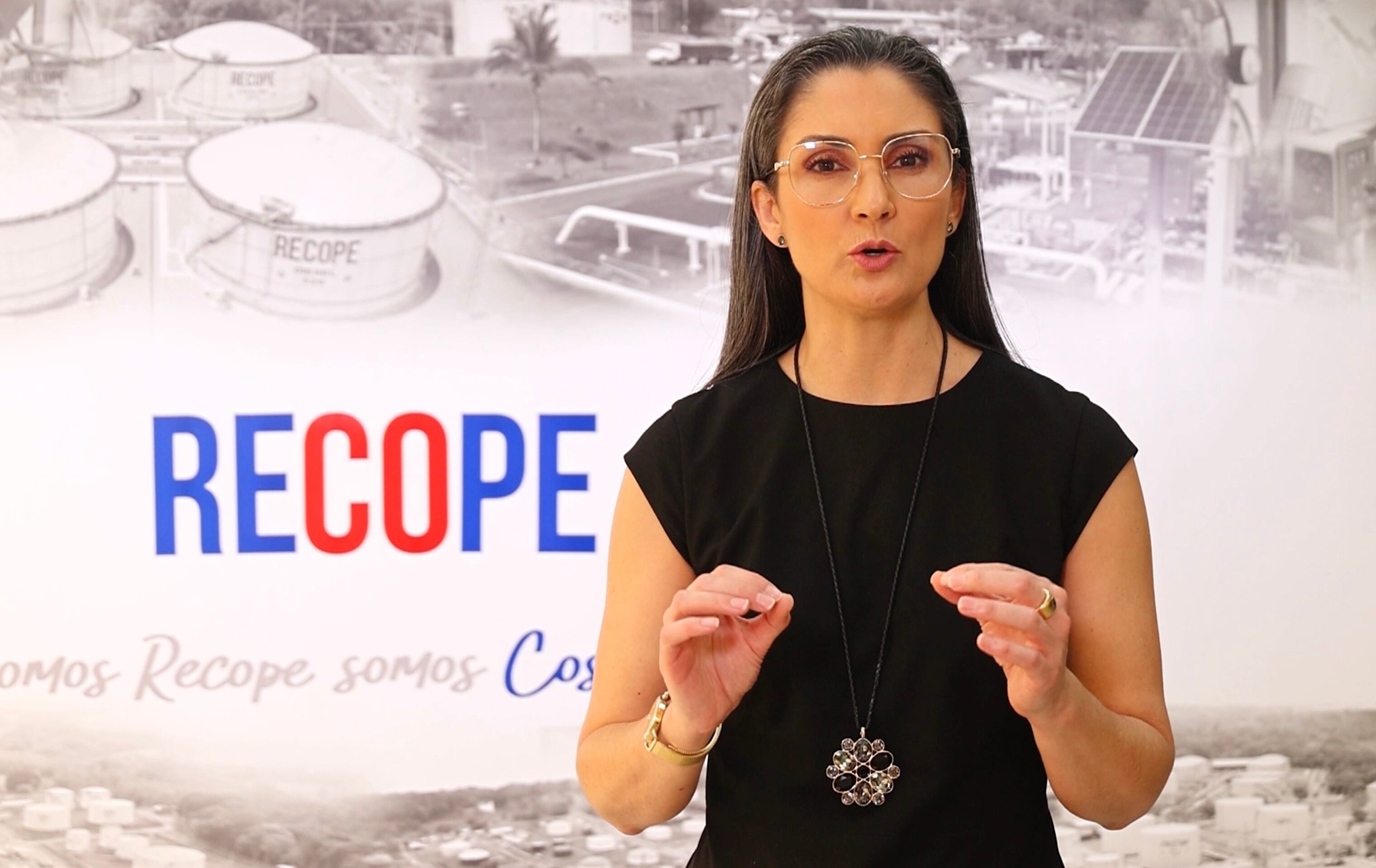 Karla Montero, presidenta de Recope, comenta sobre el ataque informático que obliga a la empresa a operar manualmente, causando lentitud en la distribución de combustible.