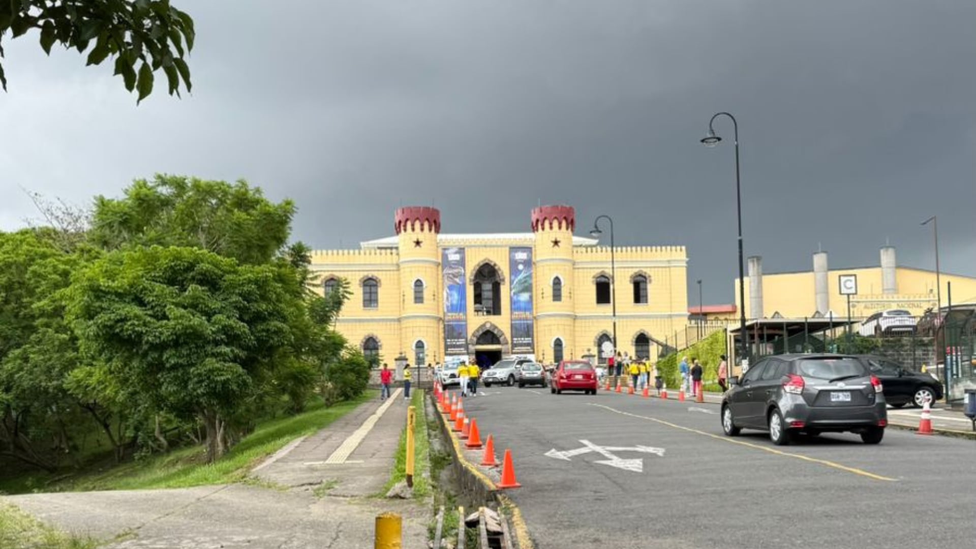 Los colombianos ratificados en Costa Rica asistieron al Museo de los Niños para ejercer su derecho al voto en la segunda ronda de las elecciones presidenciales, celebradas este domingo 21 de junio.