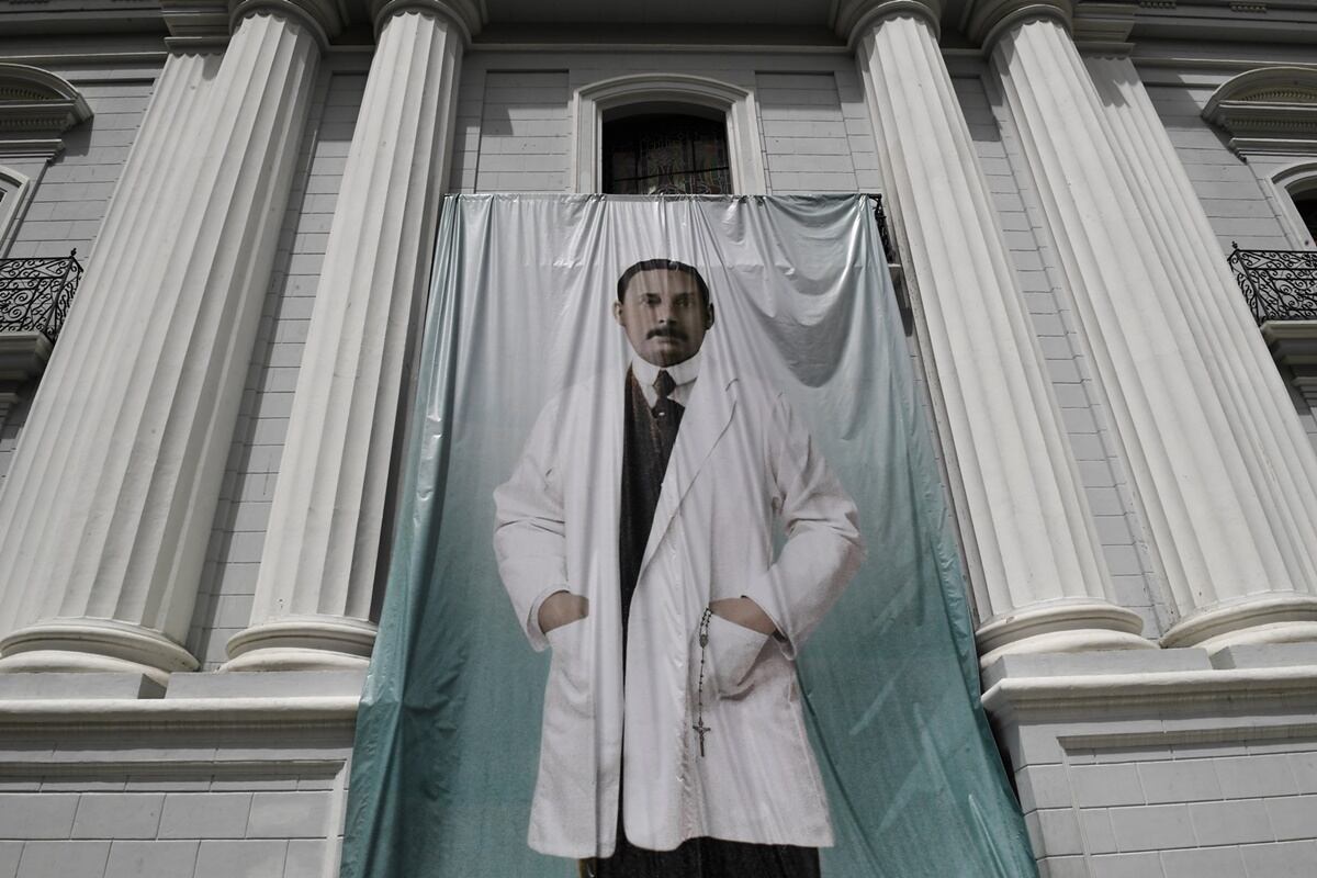 View of an image of Venezuelan doctor Jose Gregorio Hernandez outside La Candelaria church, which holds his remains, in Caracas, on June 21, 2020. - Pope Francis on Friday authorized the beatification of Venezuelan doctor Jose Gregorio Hernandez, known for treating the poor during the Spanish flu pandemic a century ago. (Photo by Federico PARRA / AFP)