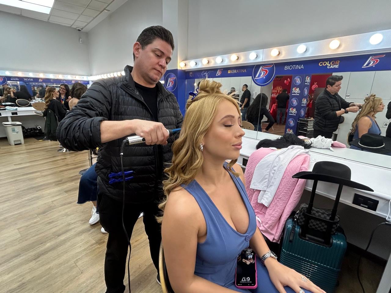 Imágenes del público, presentadores y detrás de cámaras del primer programa de El Chinamo de Teletica en su edición 2024.