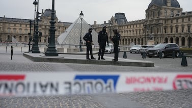Sigue la tensión en el Museo del Louvre: No abrió por huelga de empleados