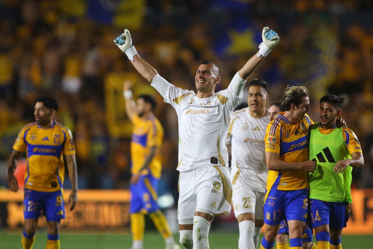 Nahuel Guzmán celebró a lo grande el triunfo contra Monterrey.