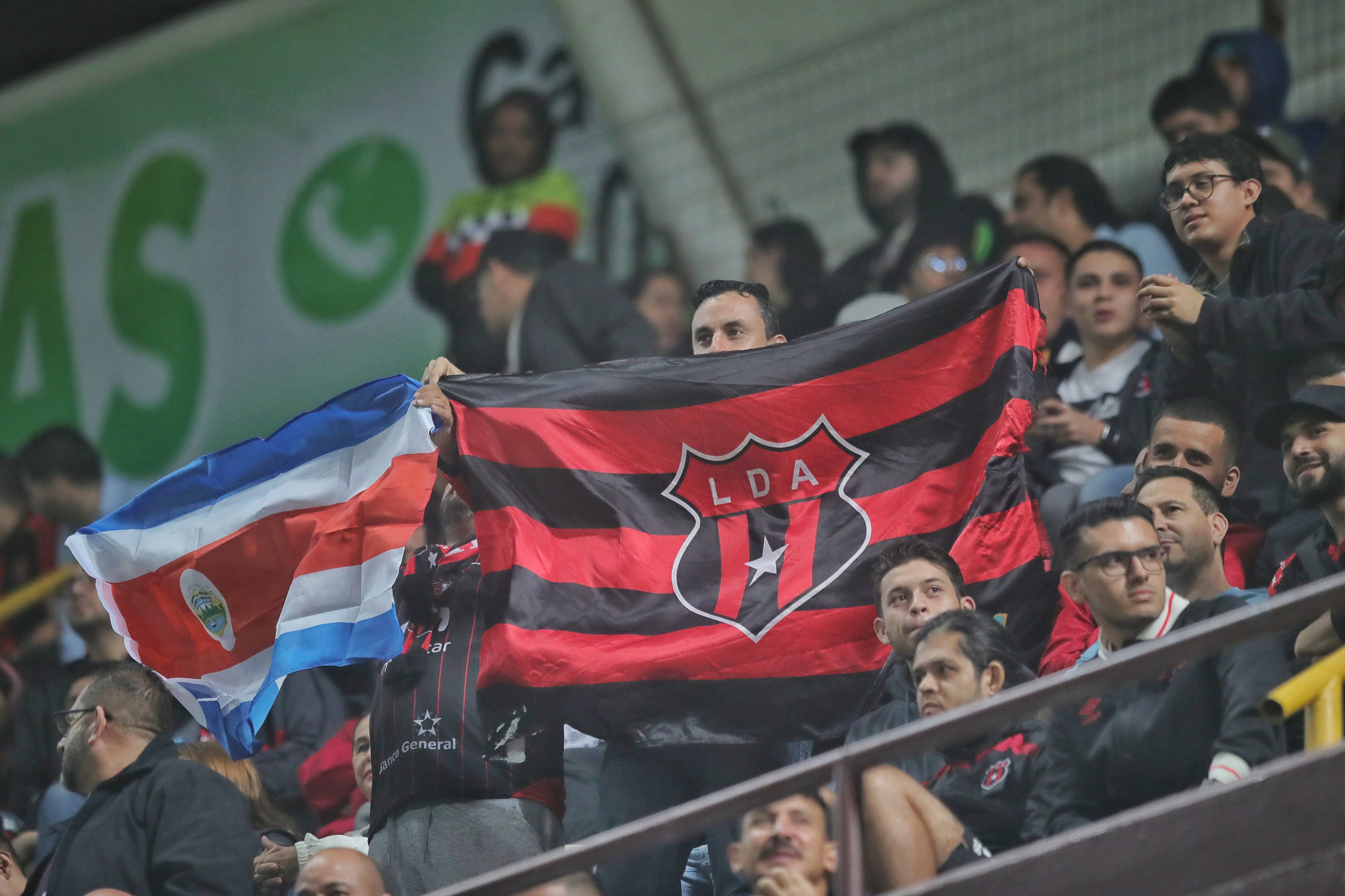 25/10/2023/ Previo Juego entre el Club Sport Herediano vs Liga Deportiva Alajuelense por la copa centroamericana de CONCACAF en el estadio Ricardo Saprissa / Foto John Durán